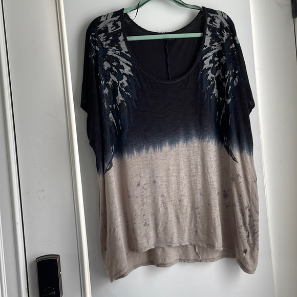 Rock & Republic 1x women’s tee shirt. Cool tee! - Picture 2 of 6